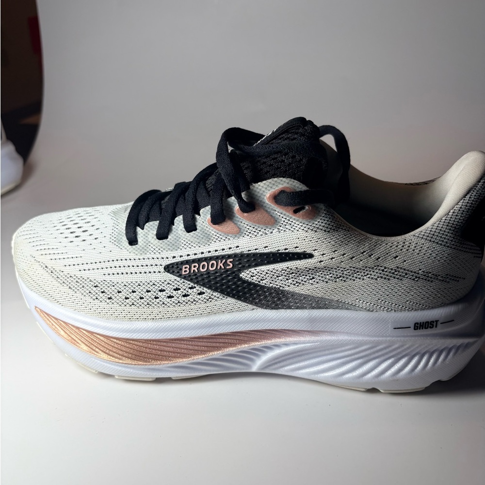 Brand New In Box Womens Brooks Ghost 17 Size 5 Wide. Off White, Rose Gold, Black - Picture 3 of 15